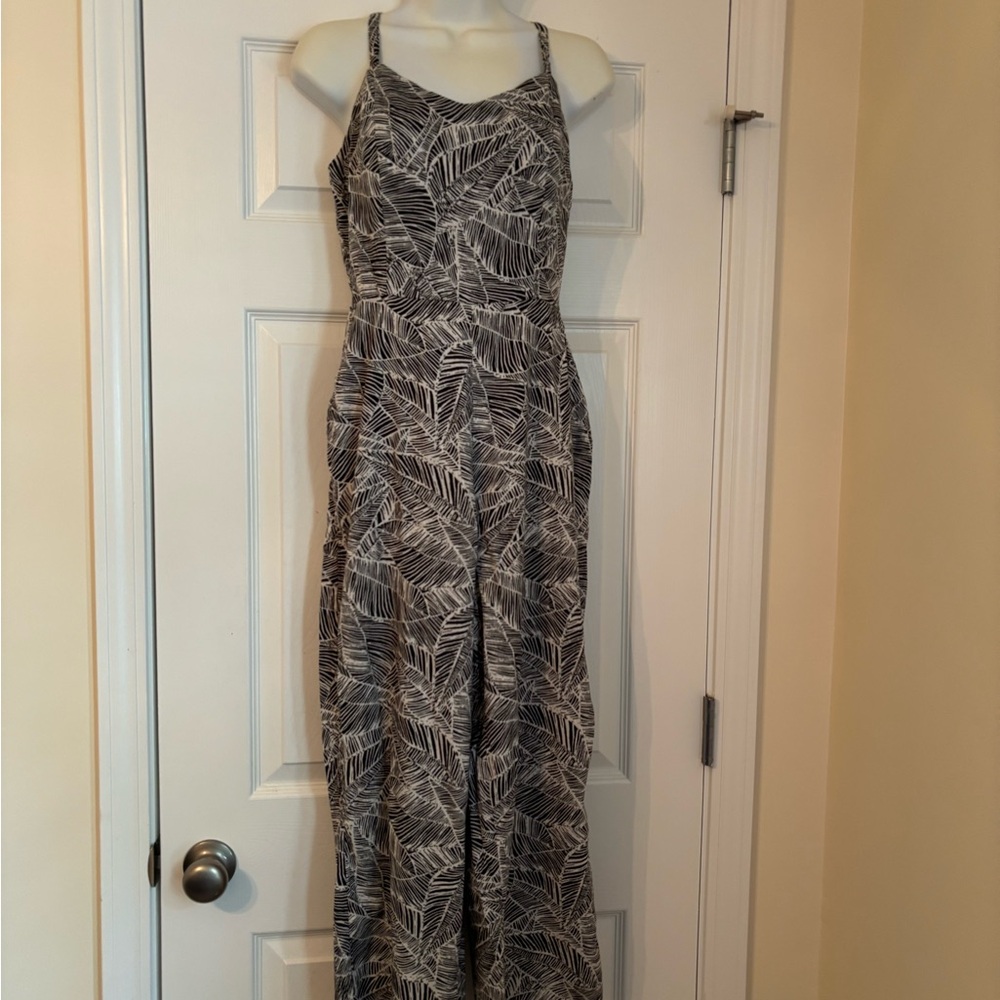 Old Navy black and white romper capris